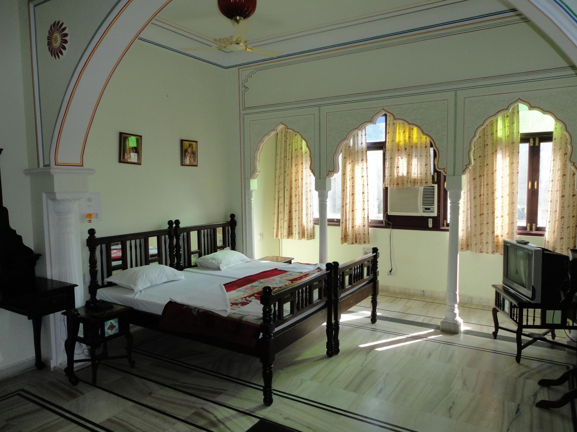 Krishna Palace - A Heritage Hotel Джапур Экстерьер фото